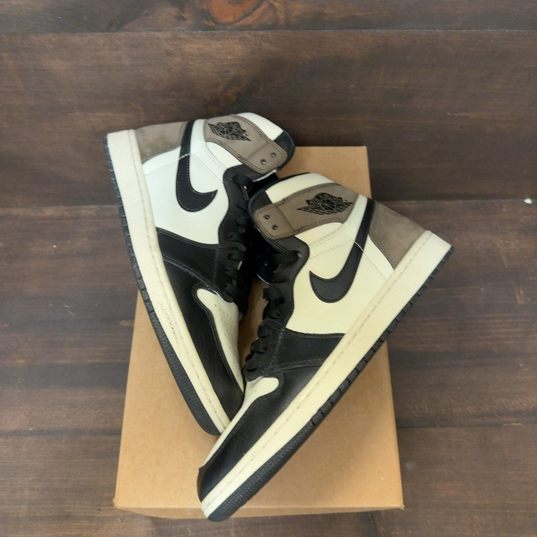 Jordan 1 Retro High Dark Mocha Size 9.5 (Pre-Owned) - Image 3