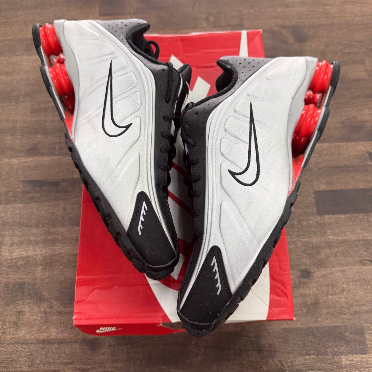 Nike Shox R4 Black Metallic Silver (2025) - Image 1