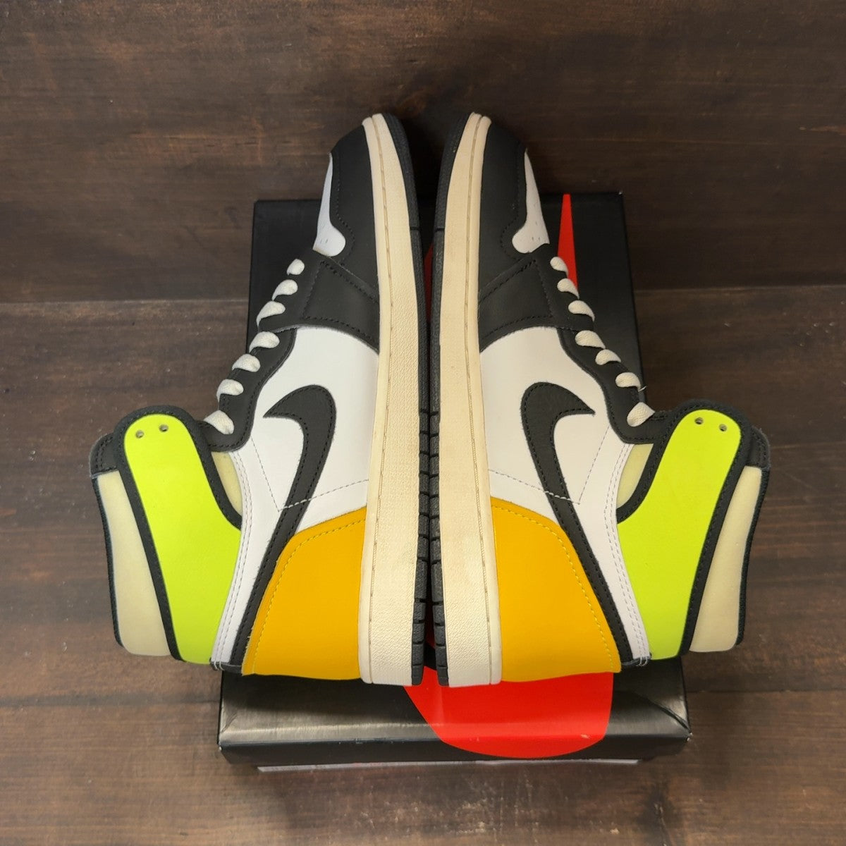 Jordan 1 Retro High White Black Volt University Gold - Image 6