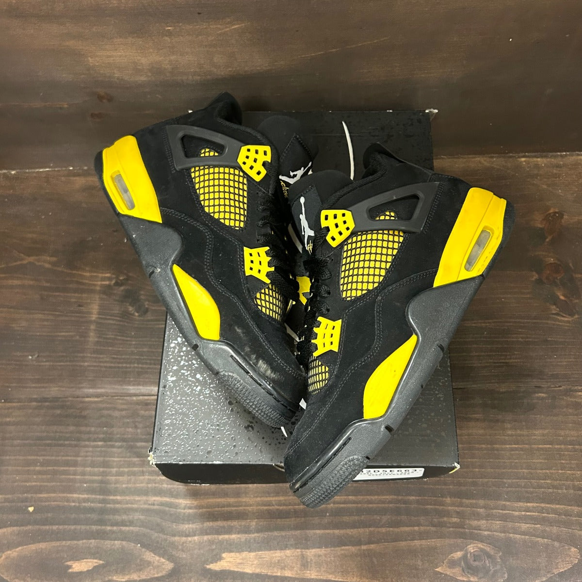Jordan 4 Retro Thunder (2023) - Image 2