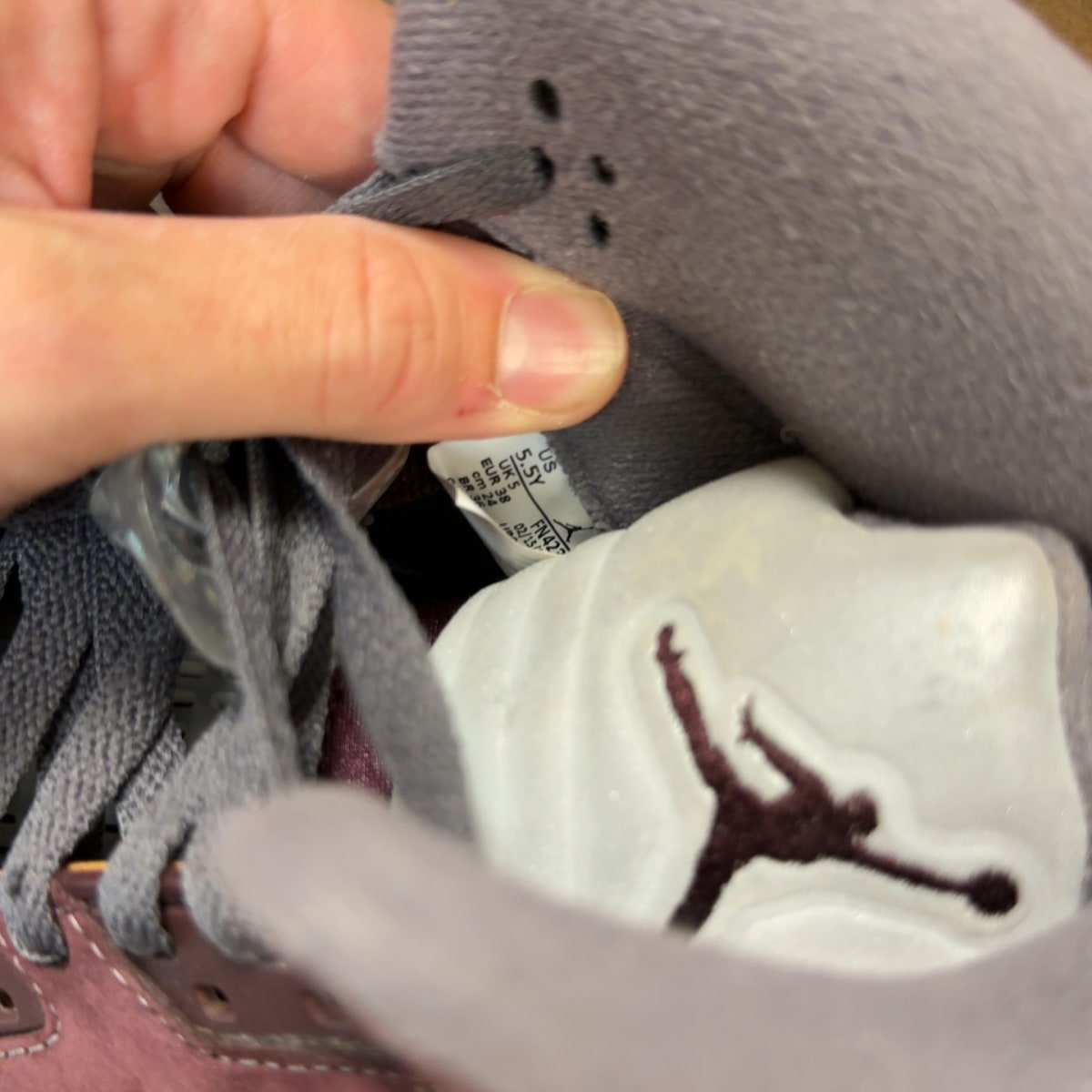 Jordan 5 Retro Burgundy (2023) (GS) Size 5.5Y (Pre-Owned) - Image 7