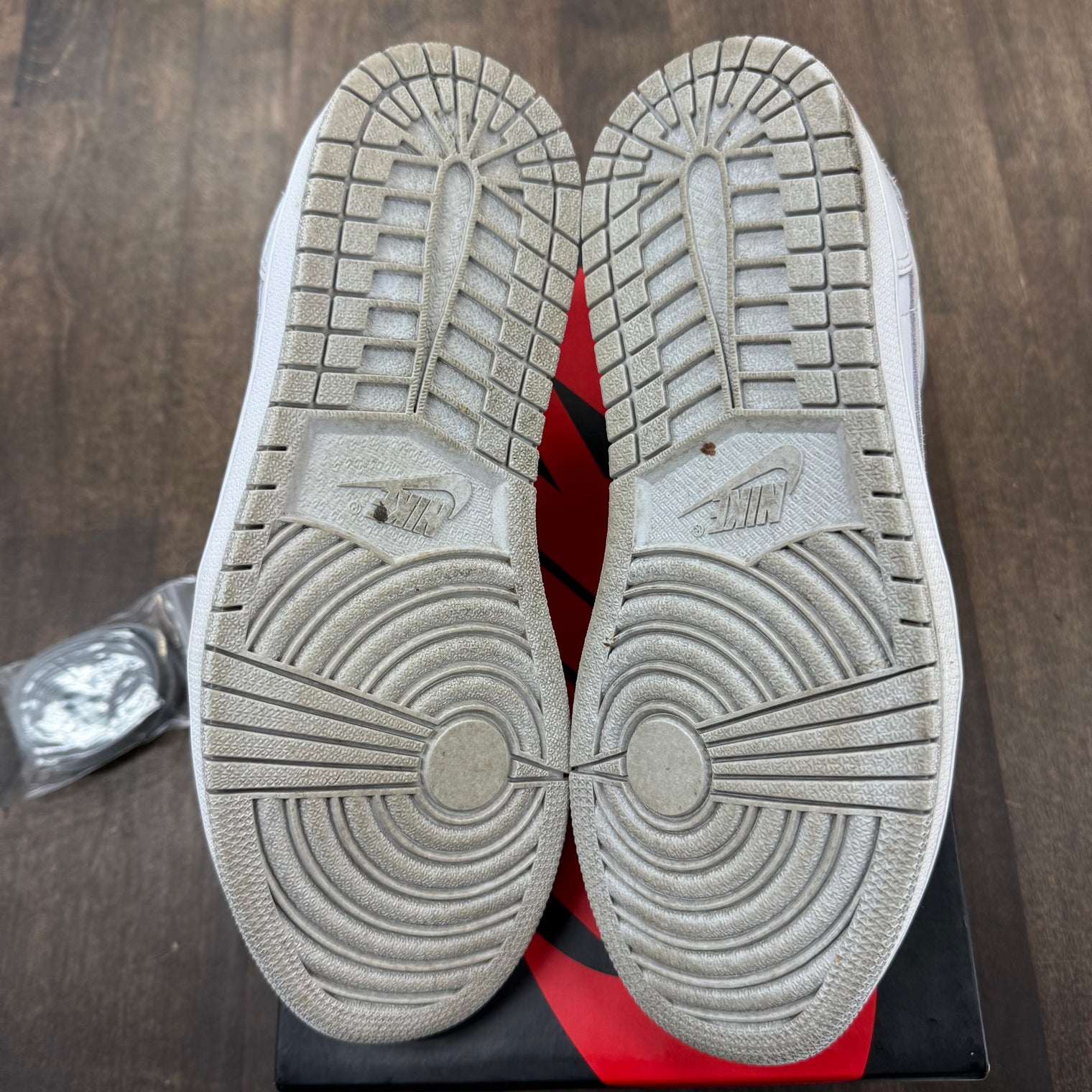 Neutral Grey Jordan 1 Low OG (USED)