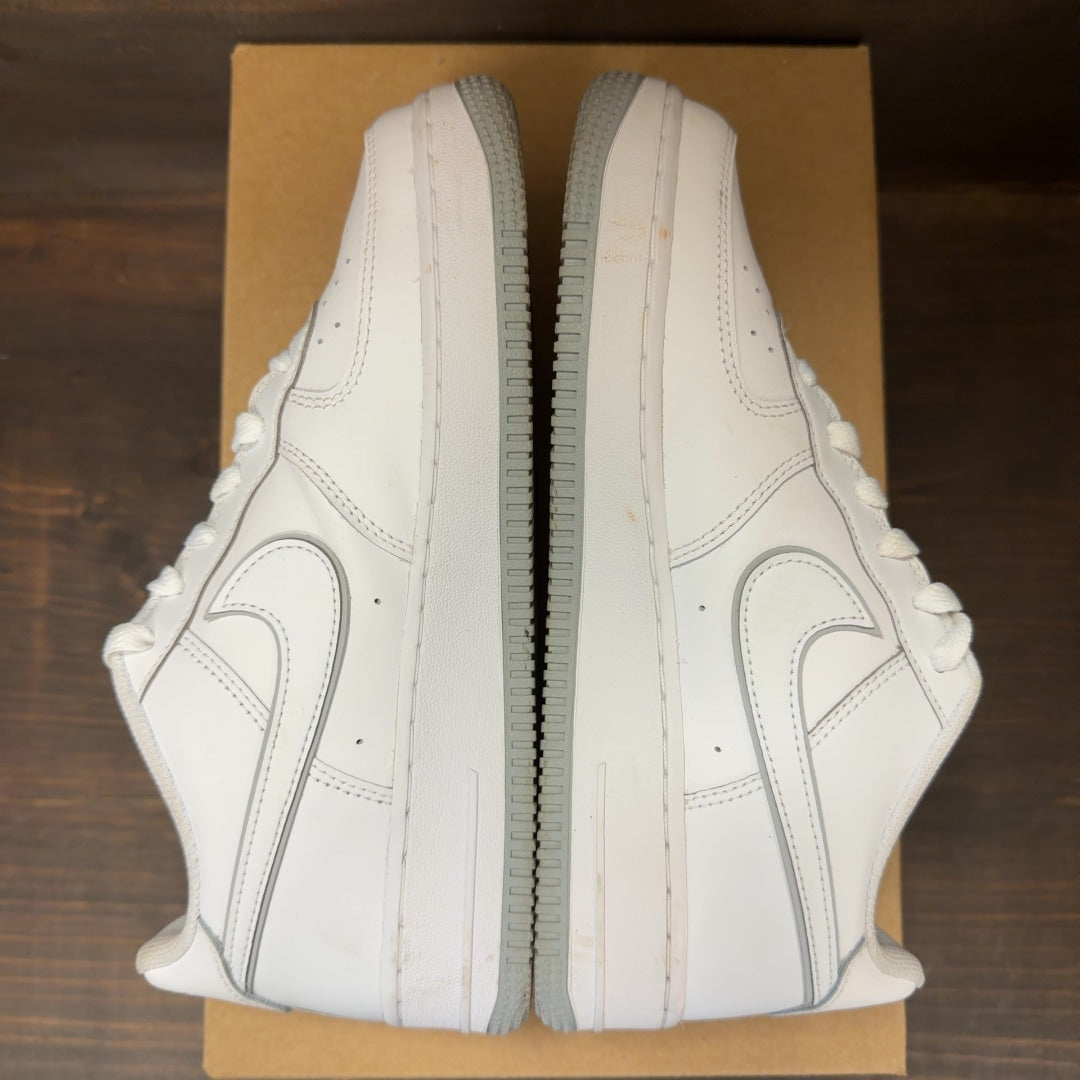 Nike Air Force 1 Low LV8 White Wolf Grey Black (GS) Size 6.5Y (Pre-Owned) - Image 6