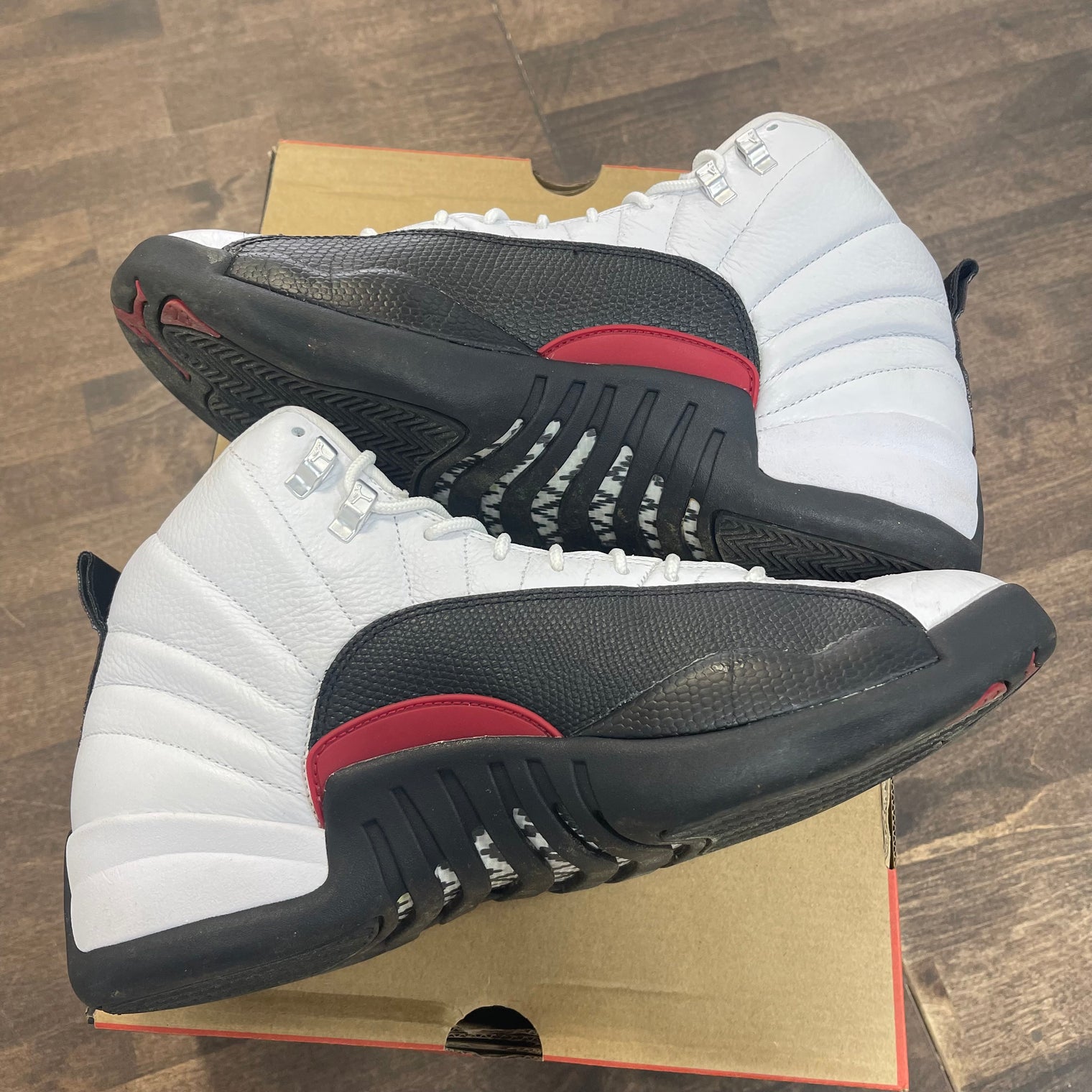 Taxi Flip Jordan 12 (USED)