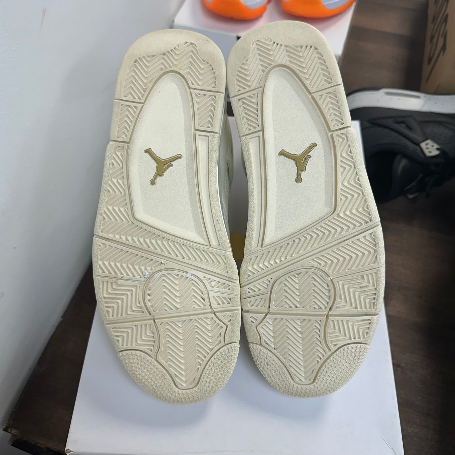 (W) Metallic Gold Jordan 4 (USED)