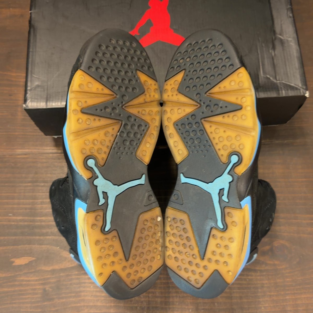 Jordan 6 Retro UNC Size 9.5 (Pre-Owned) - aux