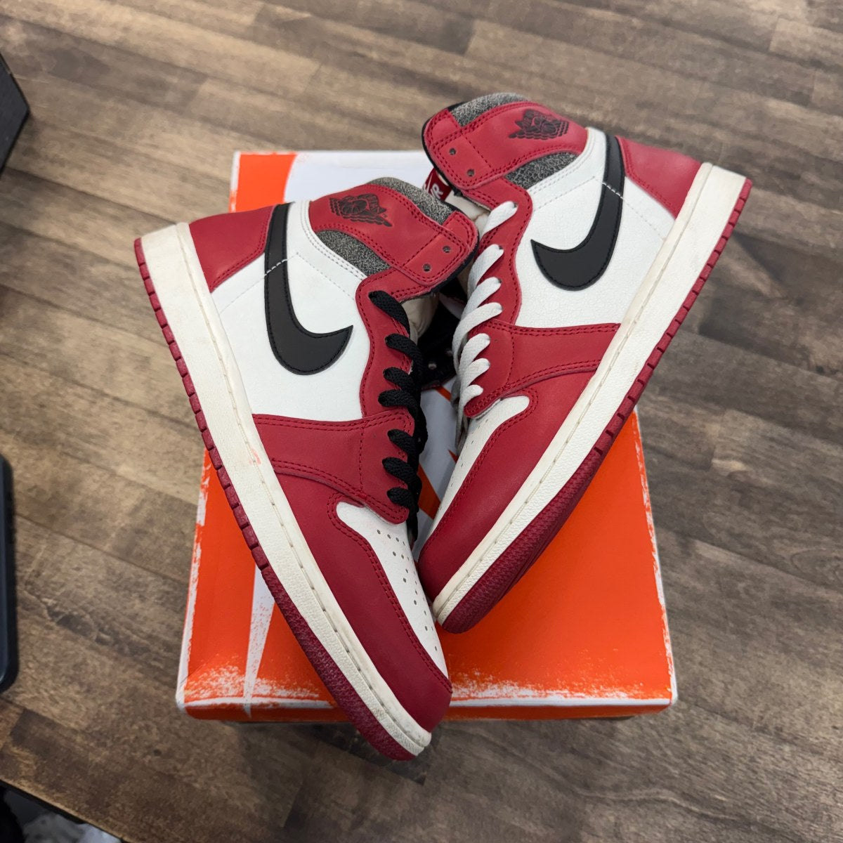 Jordan 1 Retro High OG Chicago Lost and Found Size 10 (Pre-Owned) - Image 1