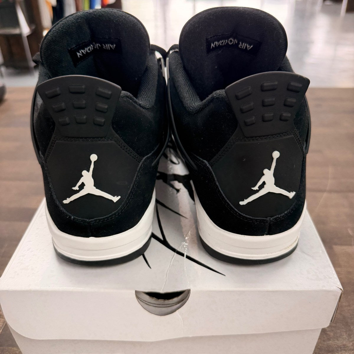 Jordan 4 Retro White Thunder - Image 4