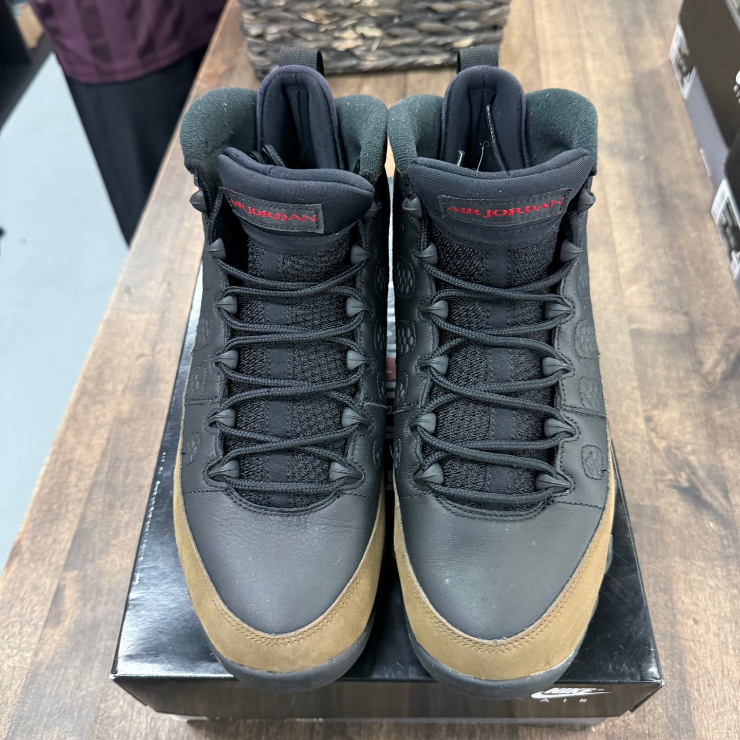 Olive Jordan 9 Retro (USED)