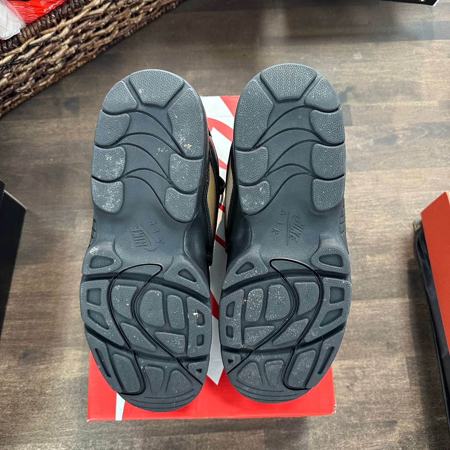 Signing Day Nike Air Diamond Turf (USED)