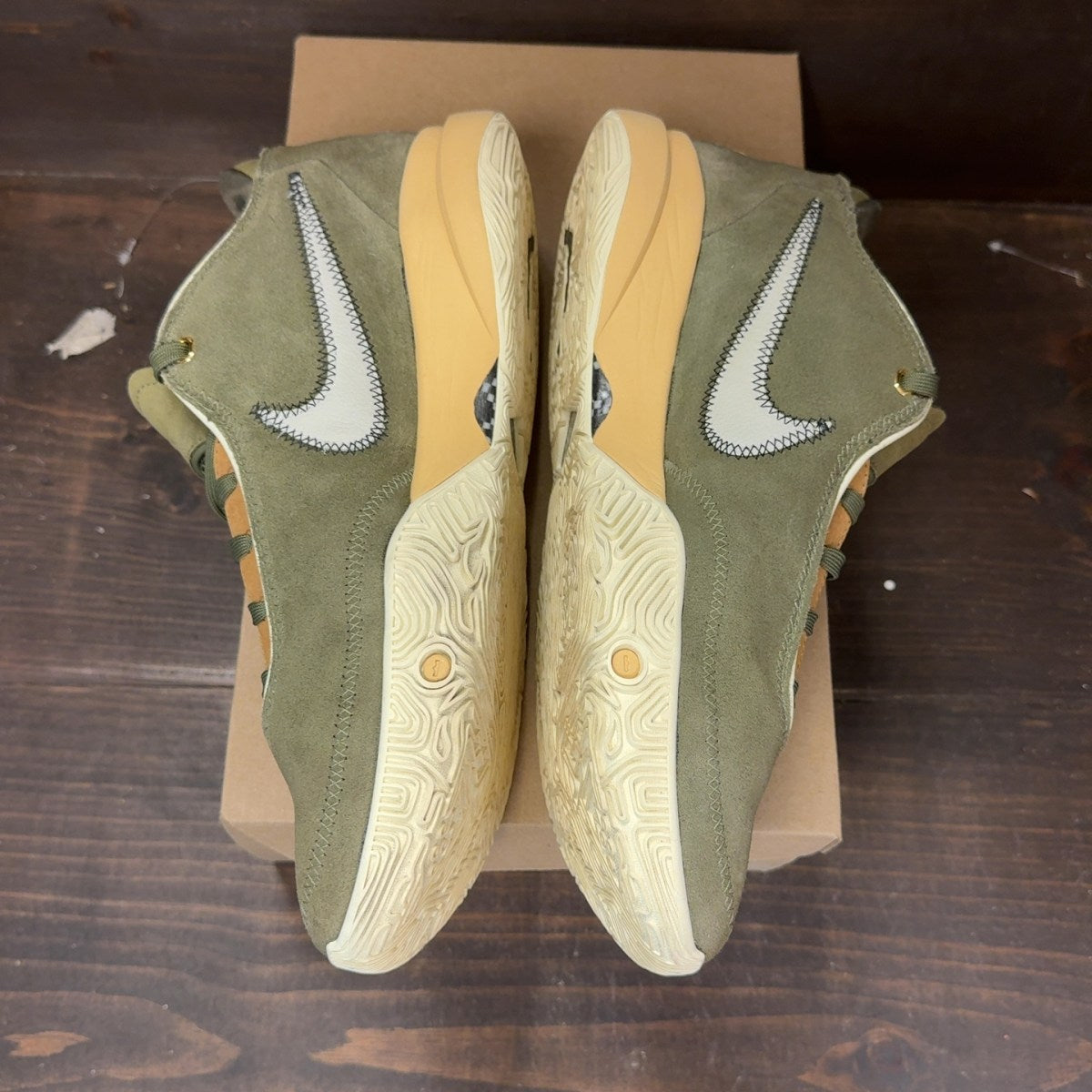 Nike LeBron 20 Olive Green Size 11.5 (Pre-Owned) - Image 4