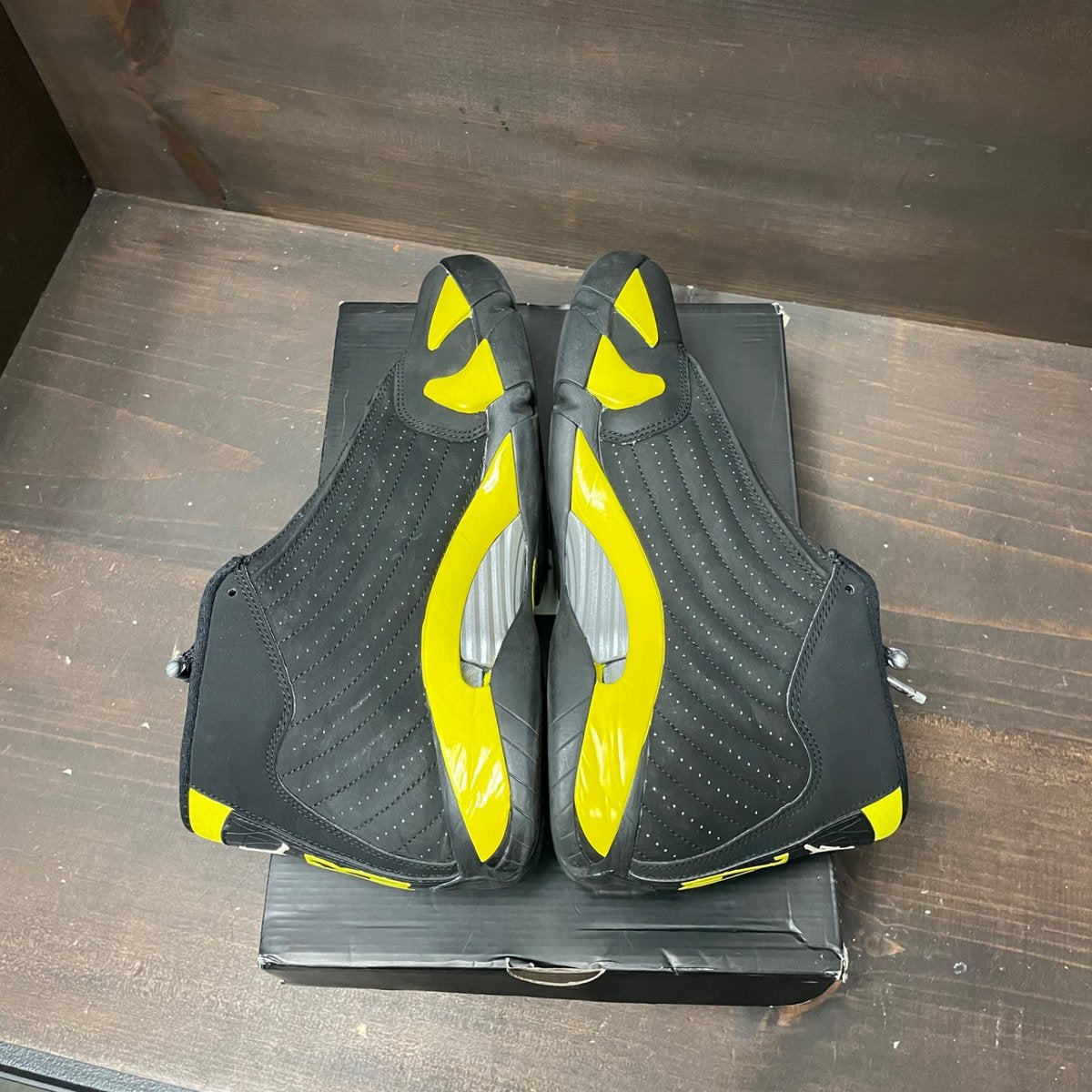 Jordan 14 Retro Thunder Size 10.5 (Pre-Owned) - box