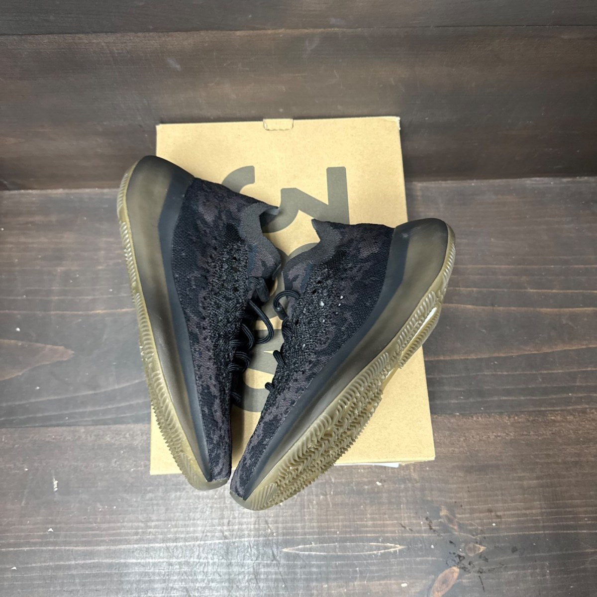adidas Yeezy Boost 380 Onyx Size 7.5 (Pre-Owned) - tag