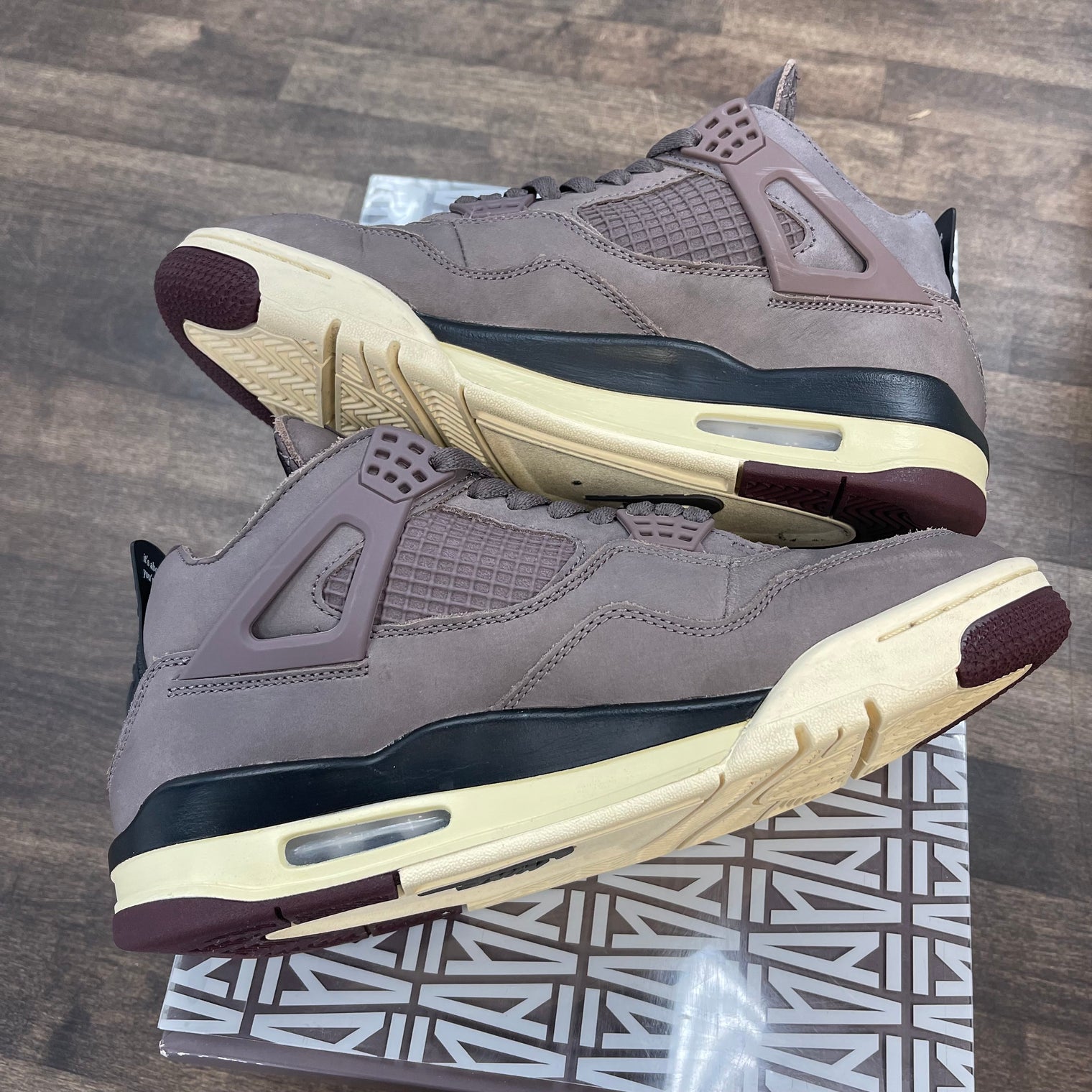 A Ma Maniere Violet Ore Jordan 4 (USED)