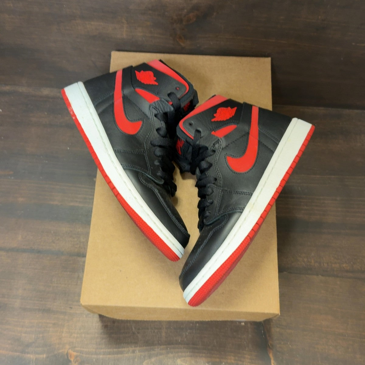 Jordan 1 High Zoom CMFT Bred (Women's) Size 6.5W (Pre-Owned) - Image 2