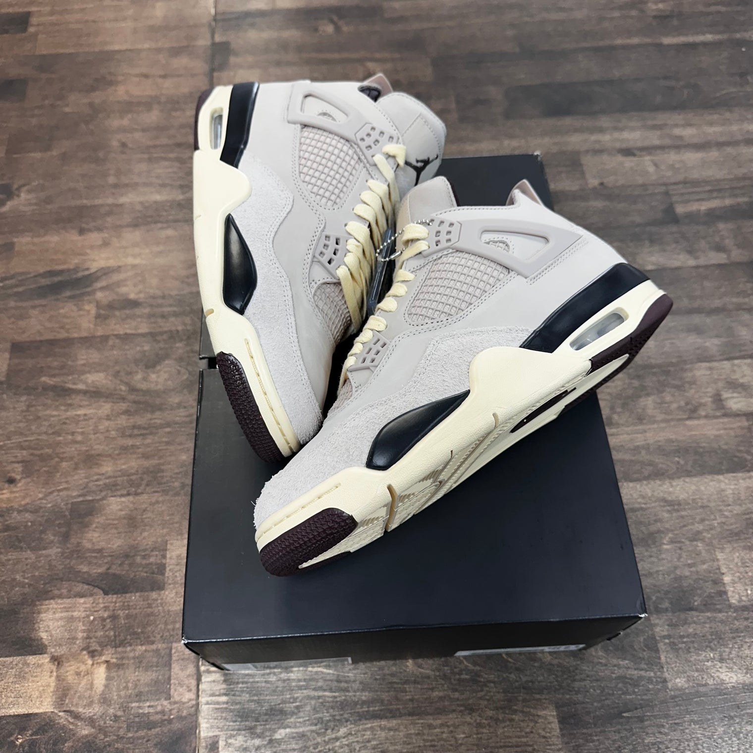 (W) WYWS A Ma Maniere Jordan 4 (USED)