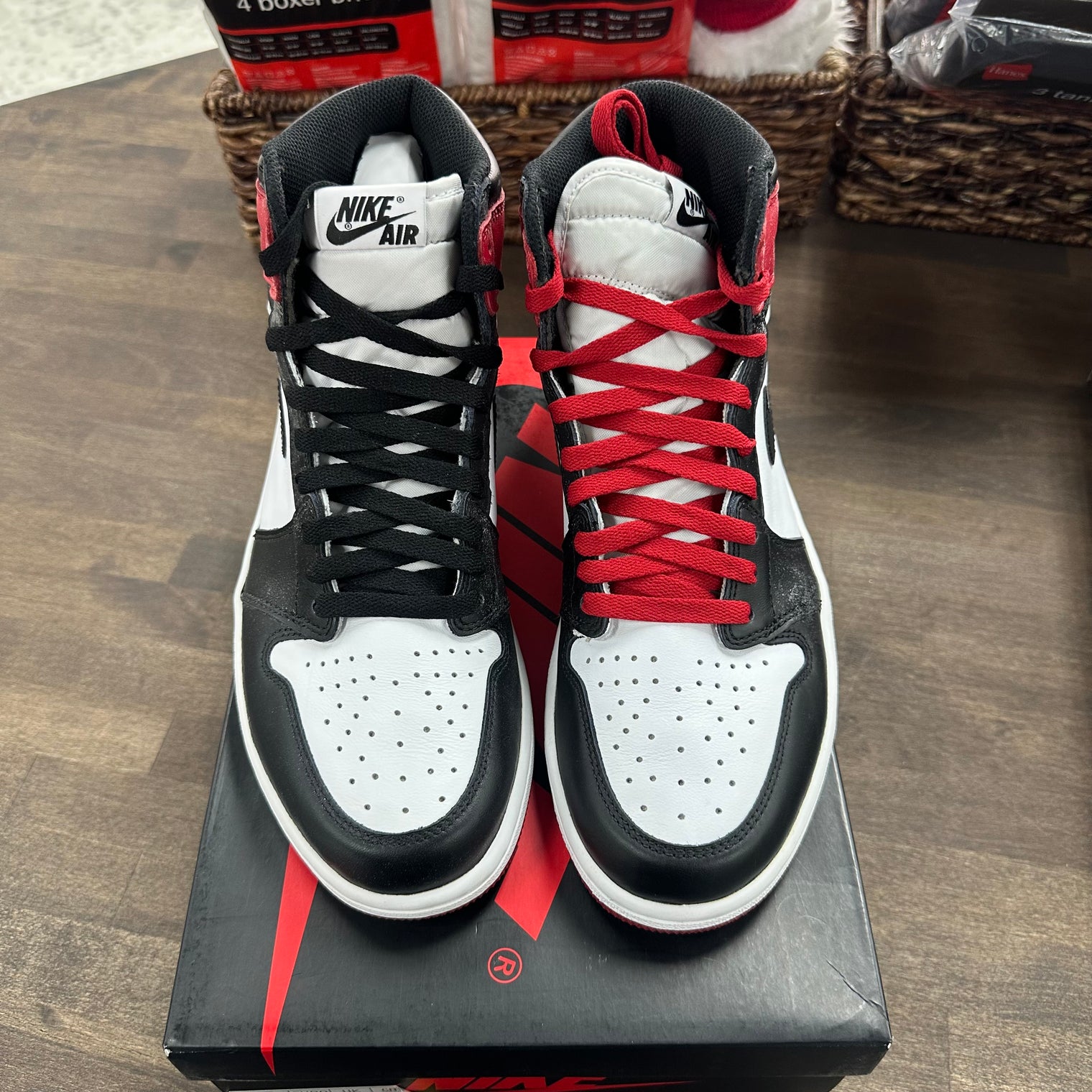 Black Toe Jordan 1 High (2016) (Lightly Worn)