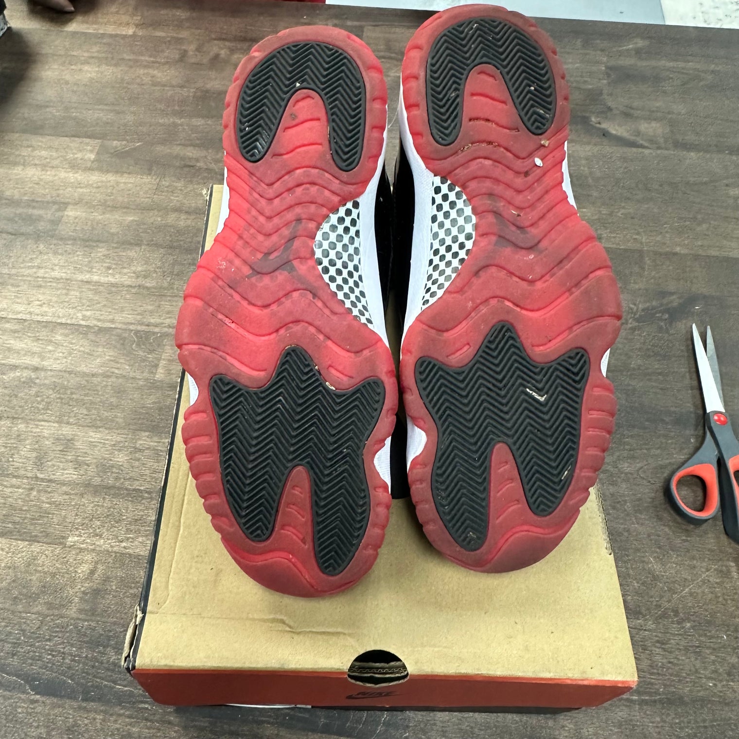 Bred Jordan 11 (2019) (USED)