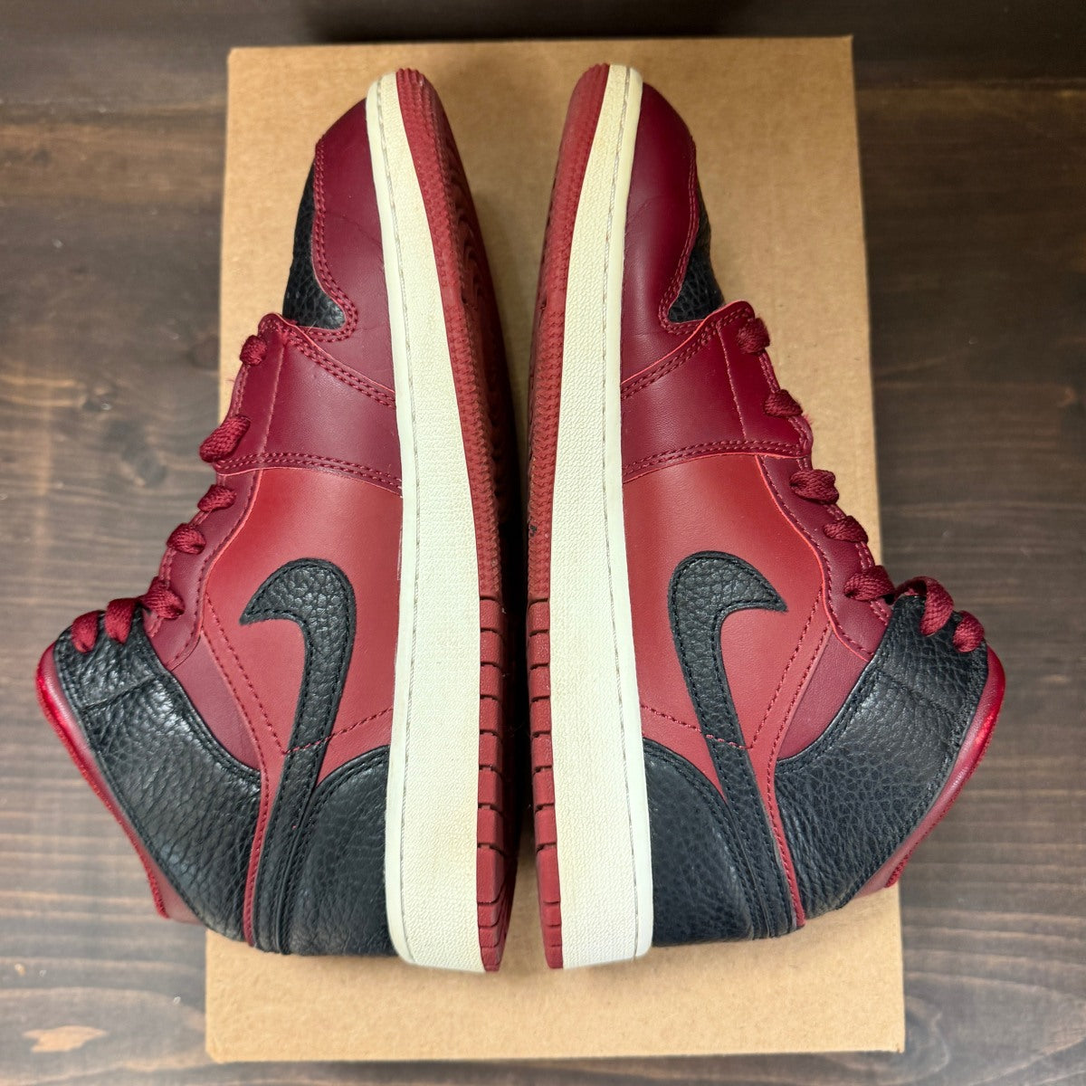 Jordan 1 Mid Team Red Black White (GS) Size 5.5Y (Pre-Owned) - Image 5