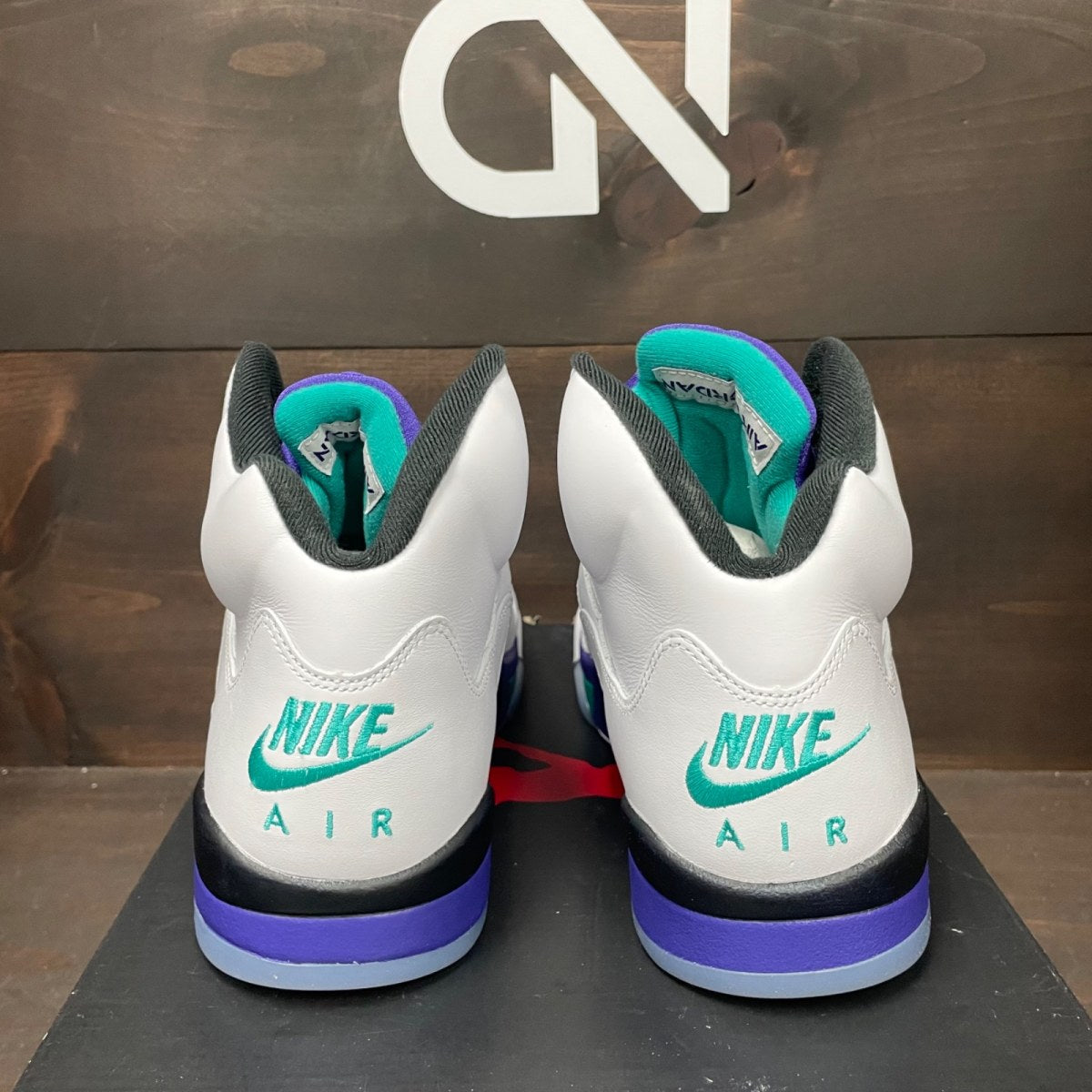 Jordan 5 Retro Grape (2025) Size 11.5 (Pre-Owned) - side