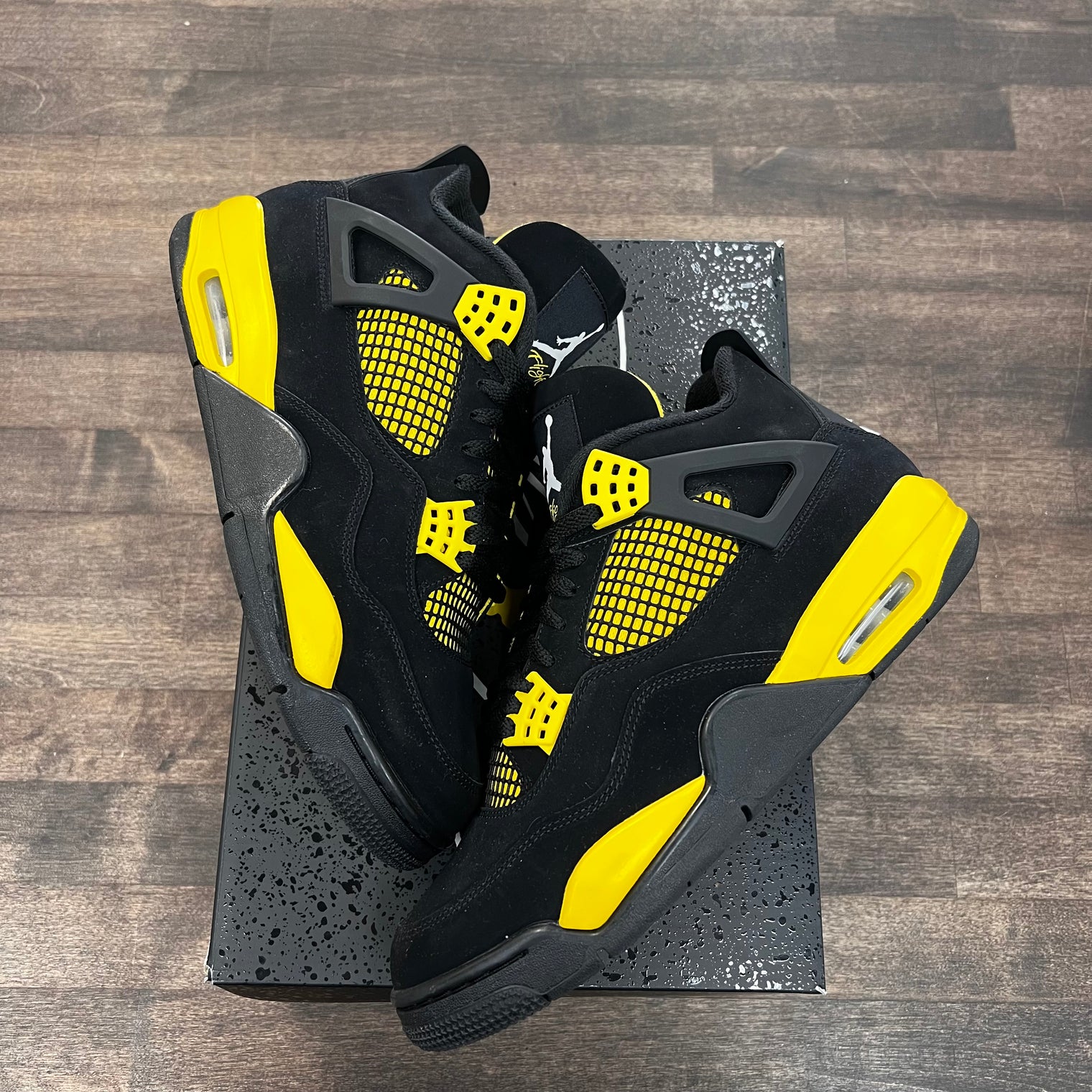 Yellow Thunder Jordan 4 (USED)
