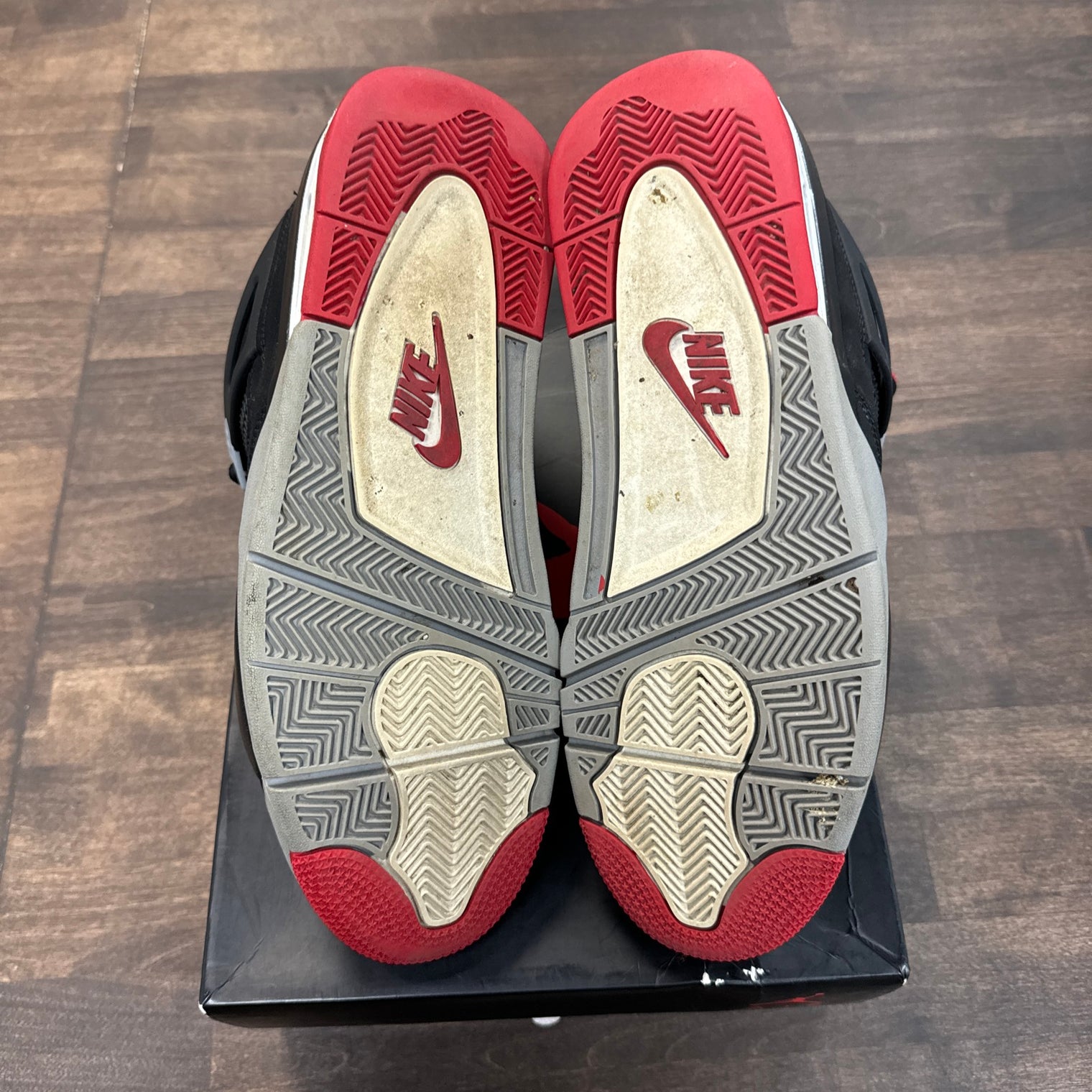 Bred Jordan 4 (2019) (USED)