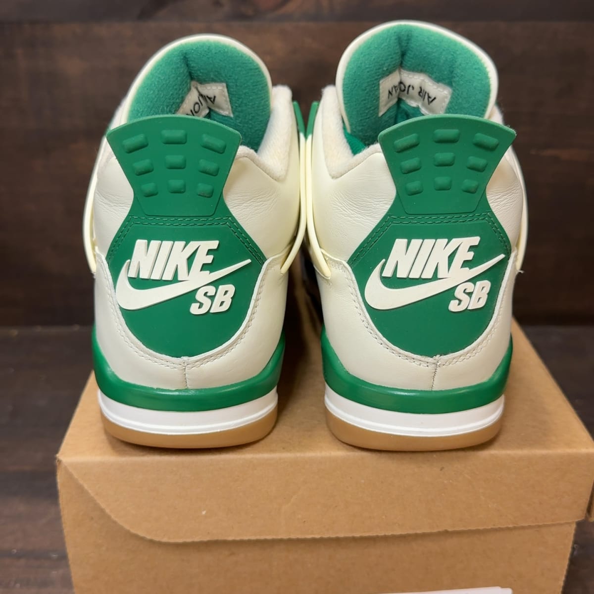 Jordan 4 Retro SB Pine Green Size 7 (Pre-Owned) - aux