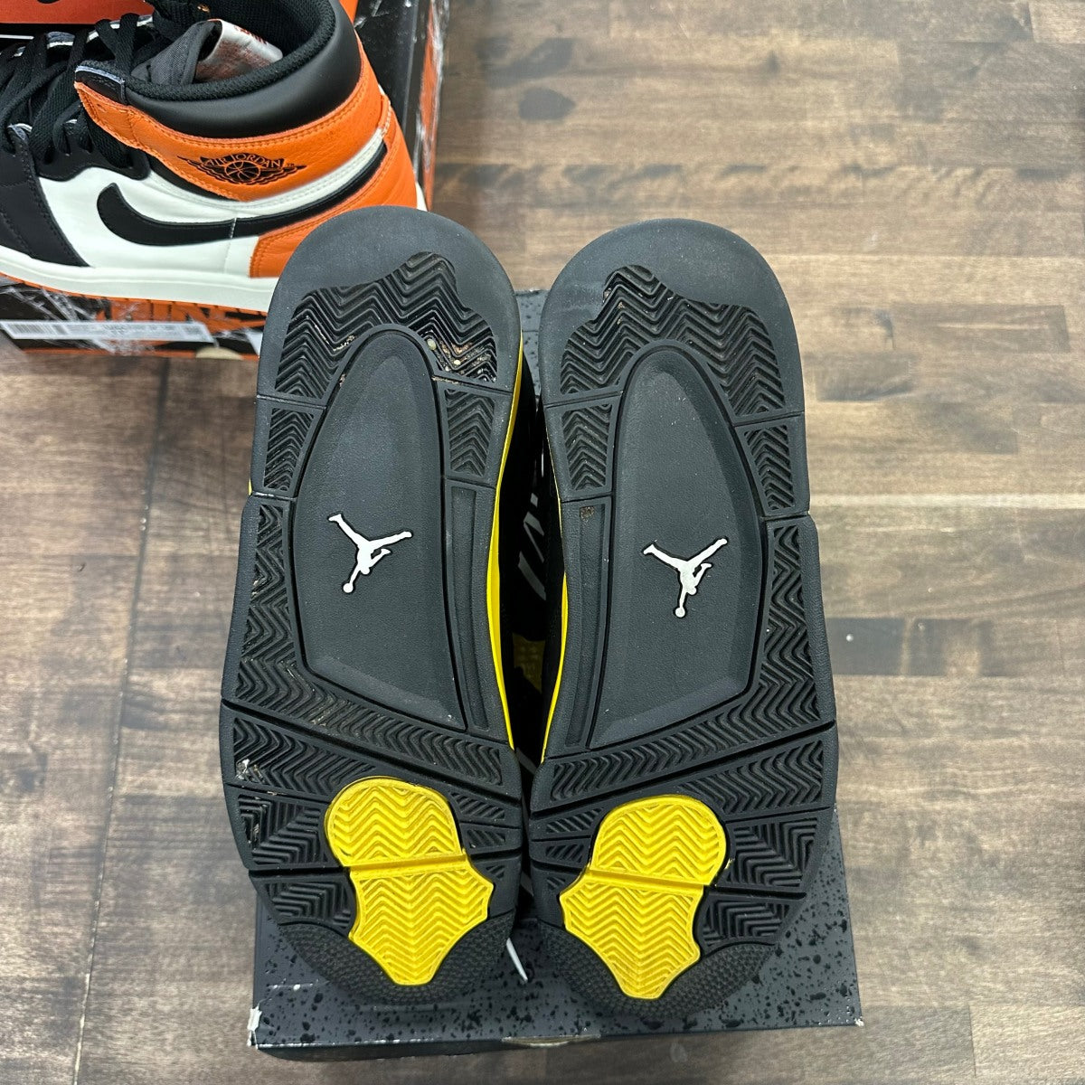 Jordan 4 Retro Thunder (2023) - Image 5