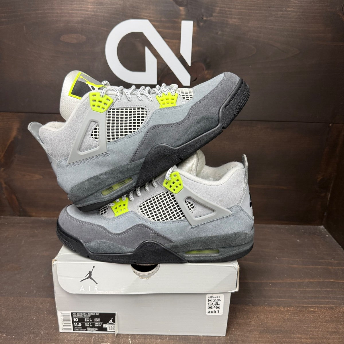 Jordan 4 Retro SE 95 Neon Size 10 (Pre-Owned)