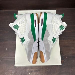 Jordan 4 Retro SB Pine Green Size 9.5 (Pre-Owned) - tag