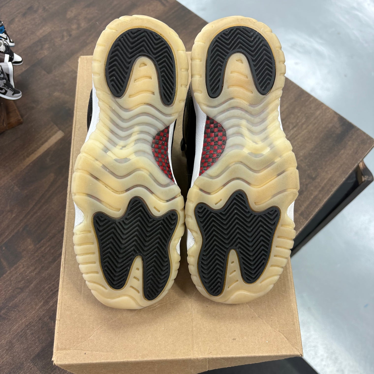 72-10 Jordan 11 Low (GS) (USED, No Box)