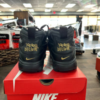 Signing Day Nike Air Diamond Turf (USED)