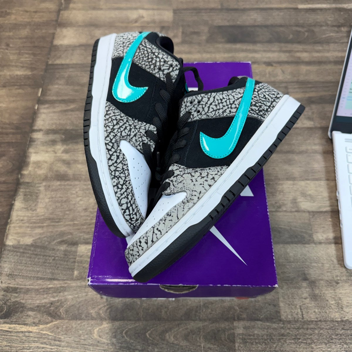 Nike SB Dunk Low atmos Elephant - Image 1