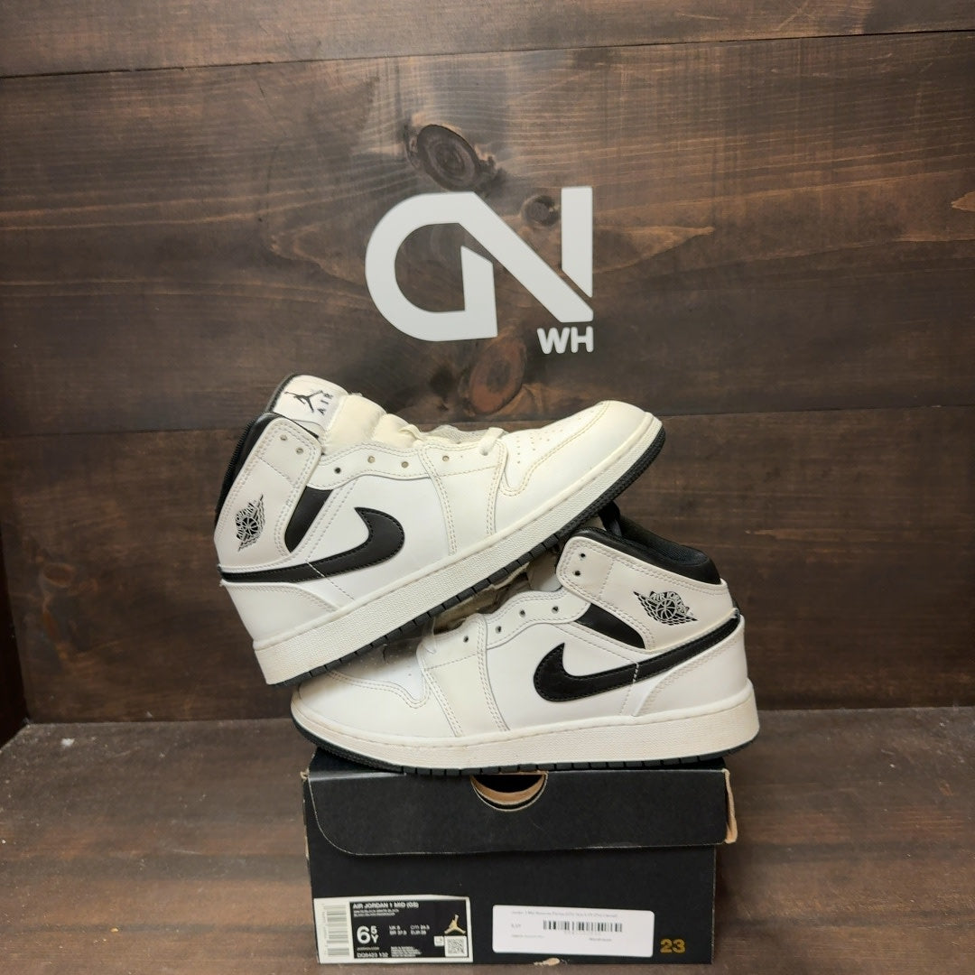 Jordan 1 Mid Reverse Panda (GS) - Image 1