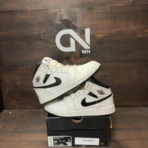 Jordan 1 Mid Reverse Panda (GS) - Image 1
