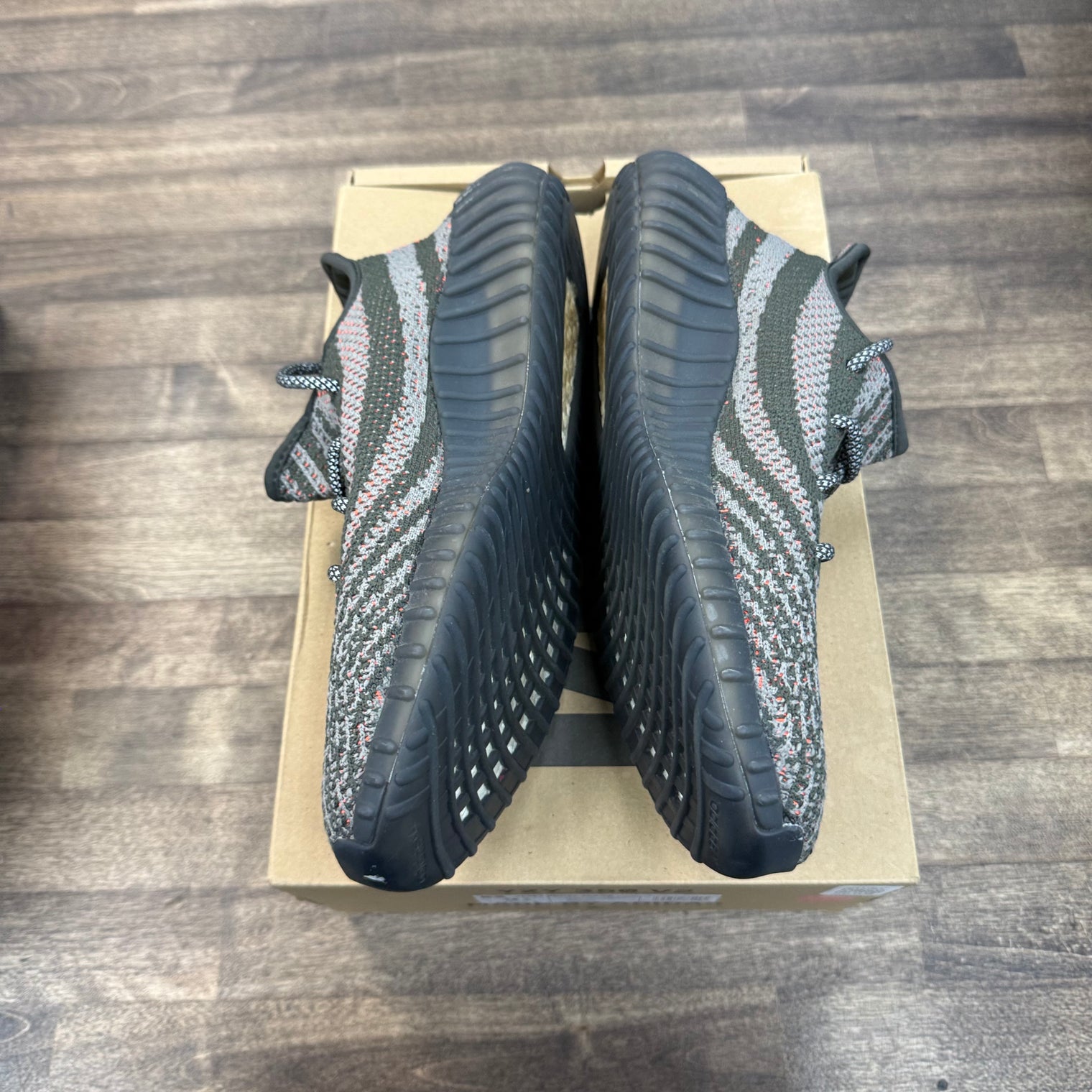 adidas Yeezy Boost 350 V2 Carbon Beluga (US 9.5) (USED)