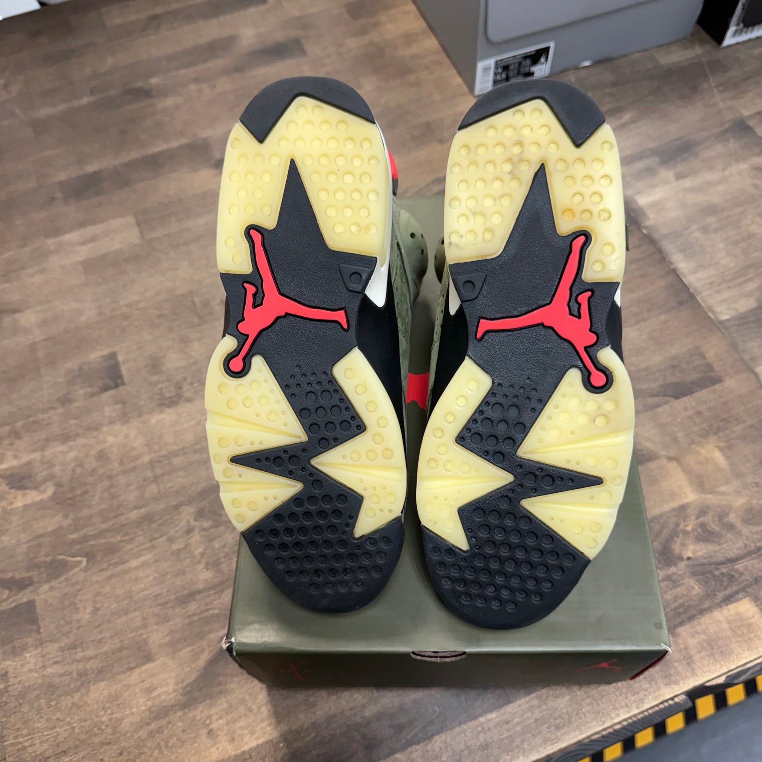 Olive Travis Scott Jordan 6 Retro (USED)