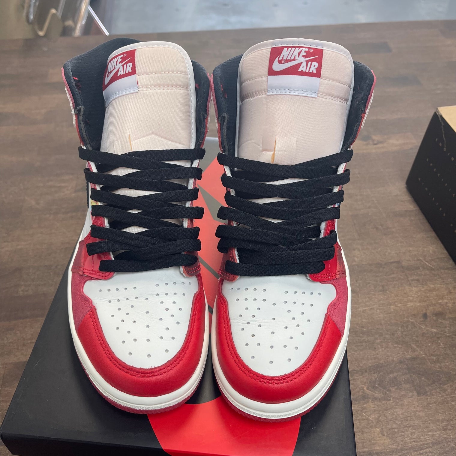 Spider-verse Spiderman Jordan 1 High (USED)