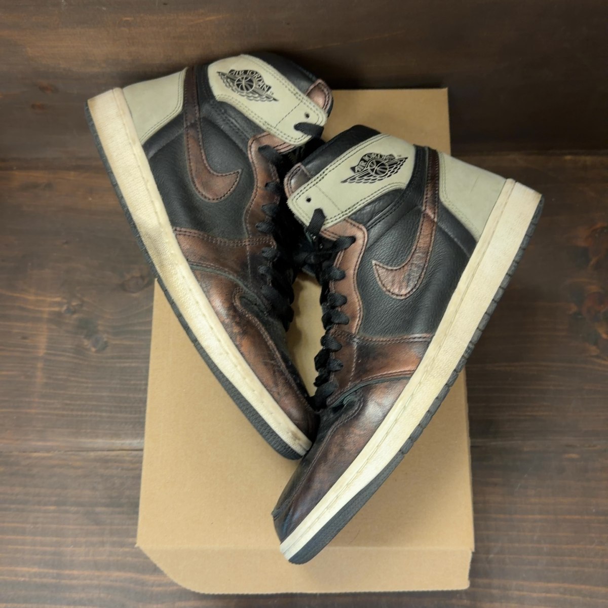 Jordan 1 Retro High Light Army Rust Shadow Patina Size 10 (Pre-Owned) - Image 2