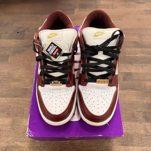 Nike SB Dunk Low Supreme Stars Barkroot Brown (2021) - Image 2