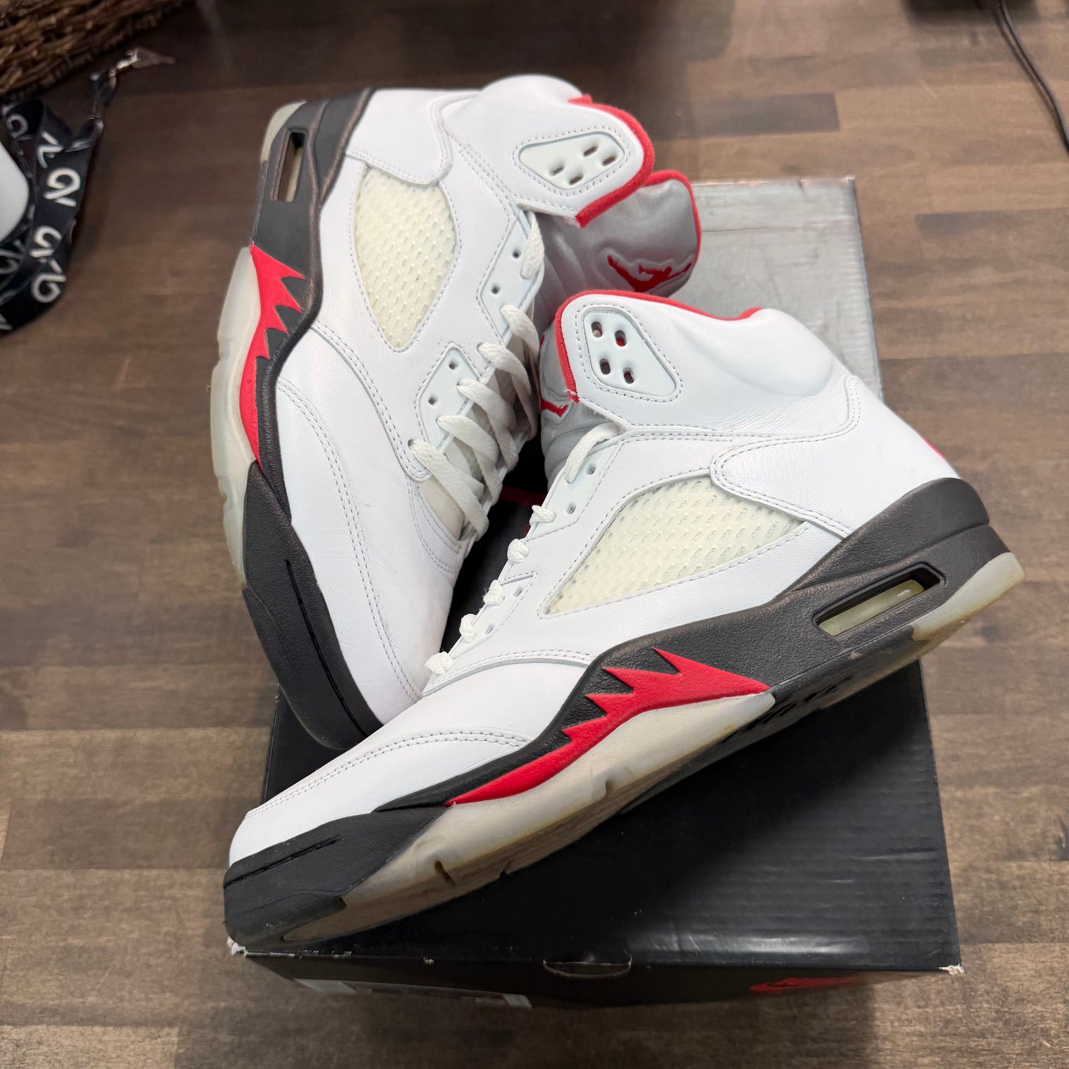 Jordan 5 Retro Fire Red Silver Tongue (USED)