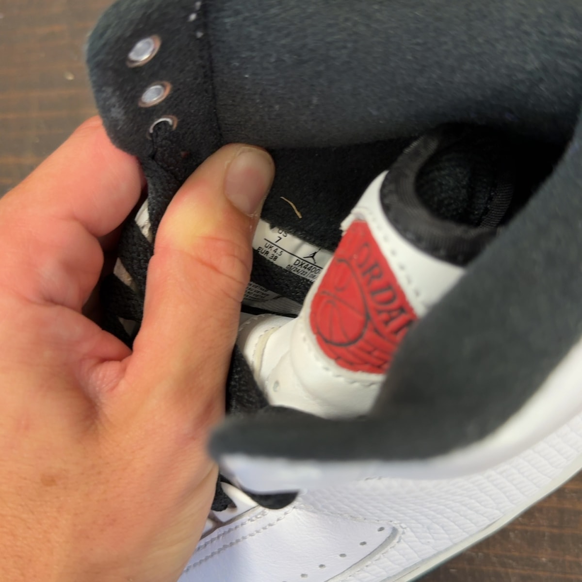 Jordan 2 Retro OG Chicago (2022) (Women's) Size 7W (Pre-Owned) - Image 7