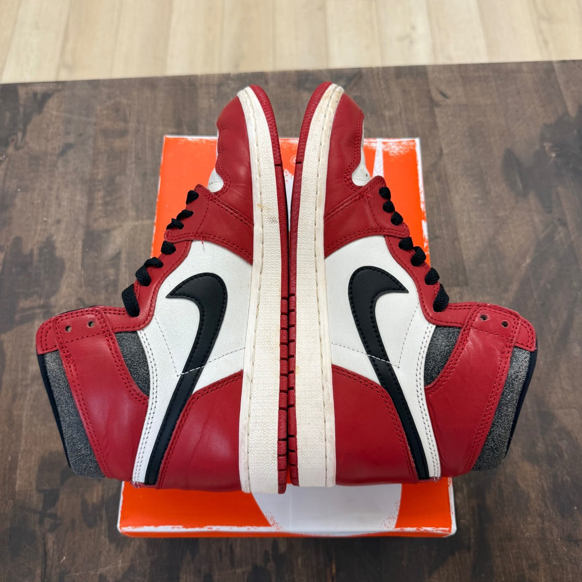 Jordan 1 Retro High OG Chicago Lost and Found (Size 8.5) - Image 4