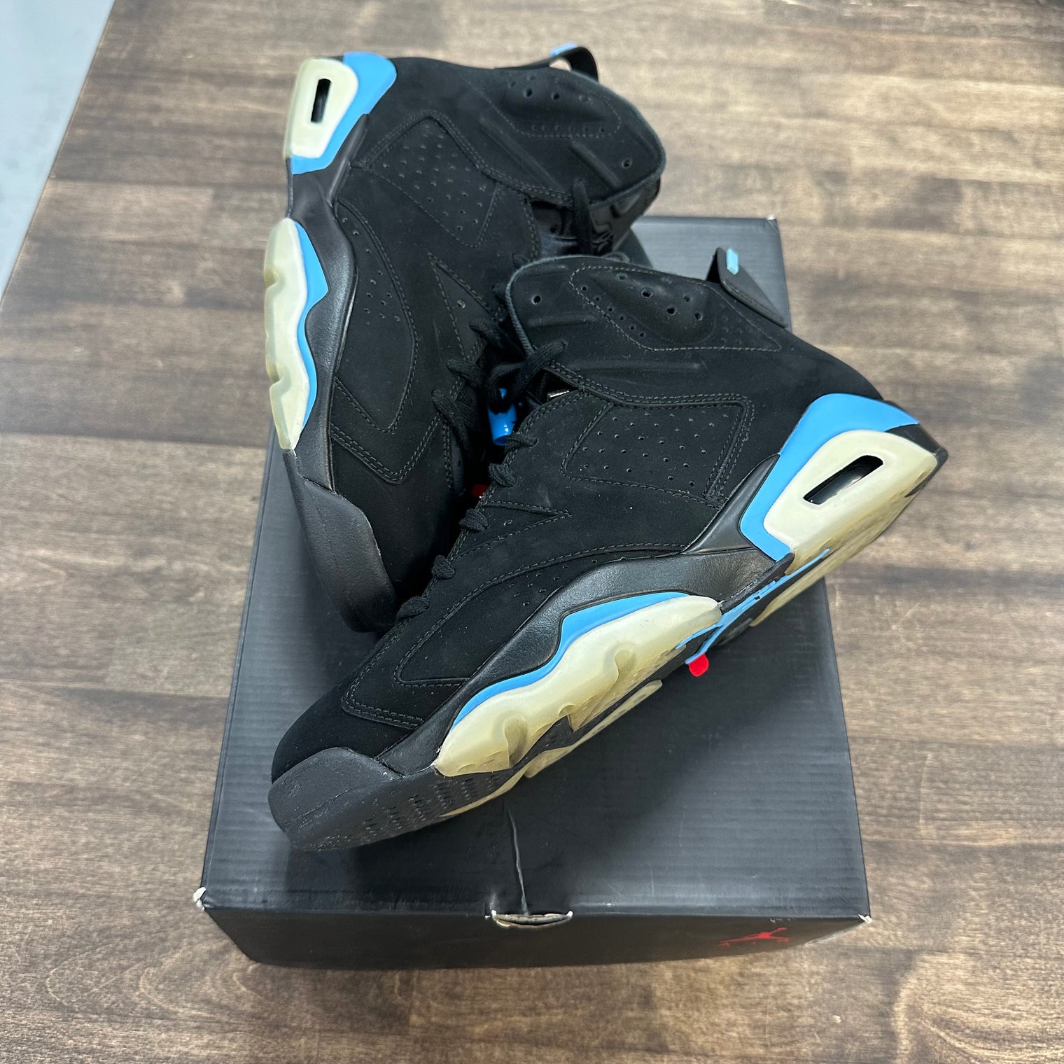 UNC Jordan 6 Retro (Used)