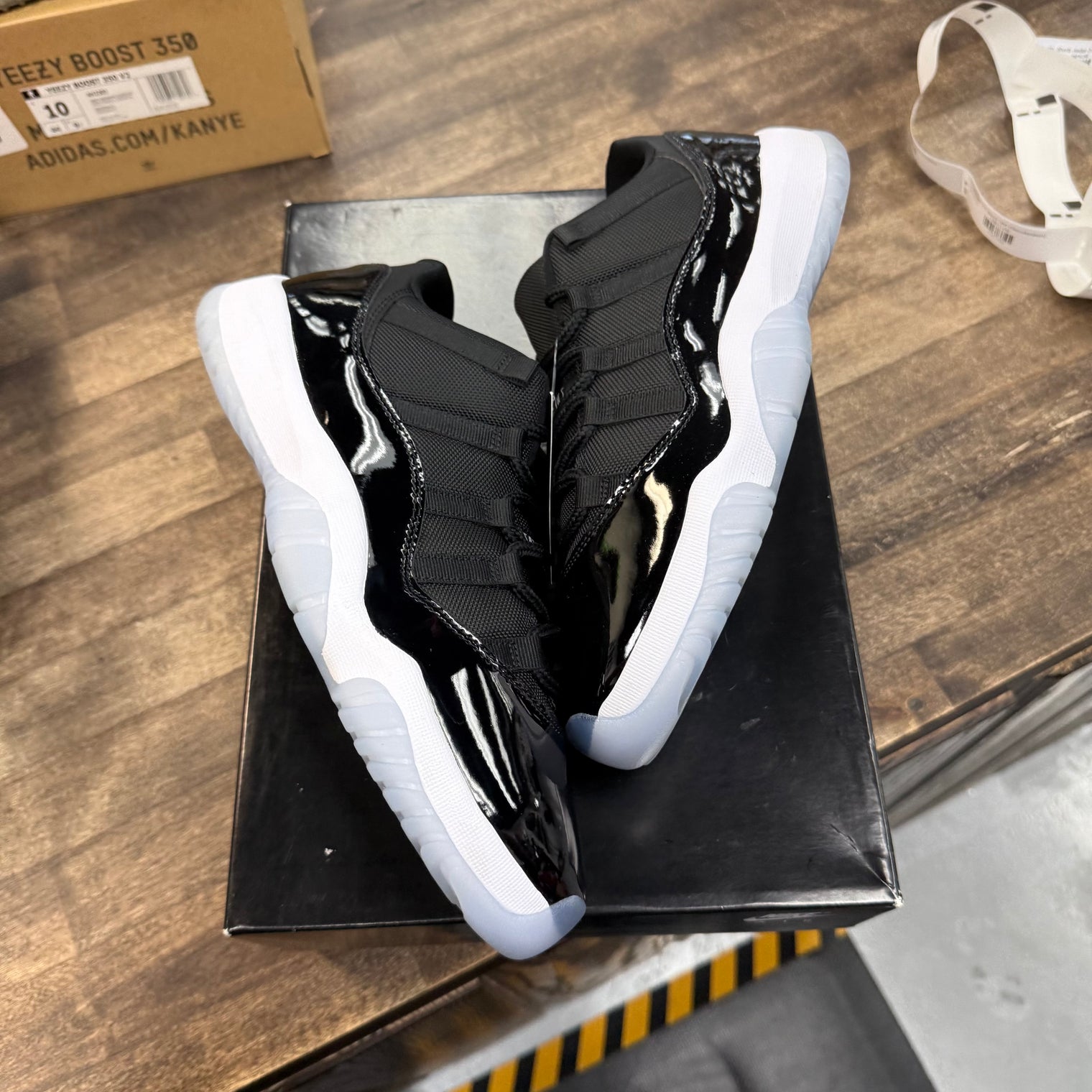 Space Jam Jordan 11 Retro Low (USED)