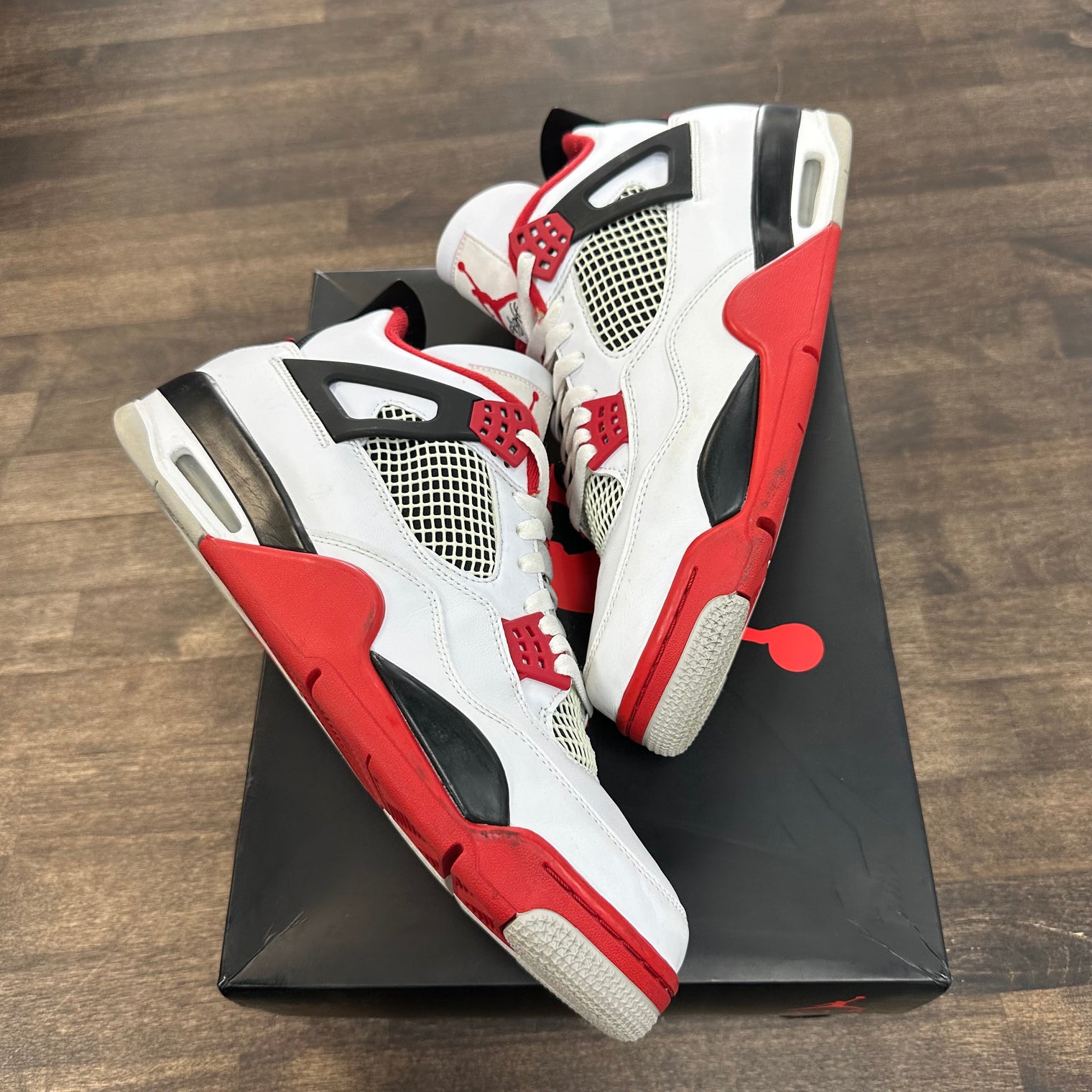 Fire Red Jordan 4 (USED)