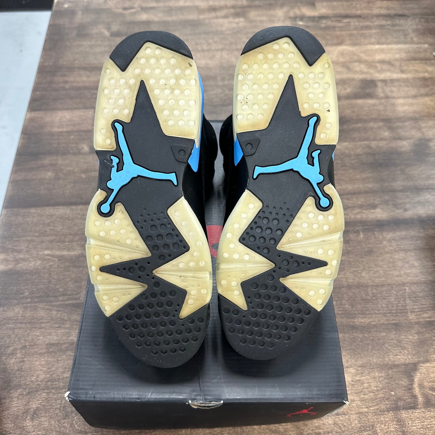 UNC Jordan 6 Retro (Used)