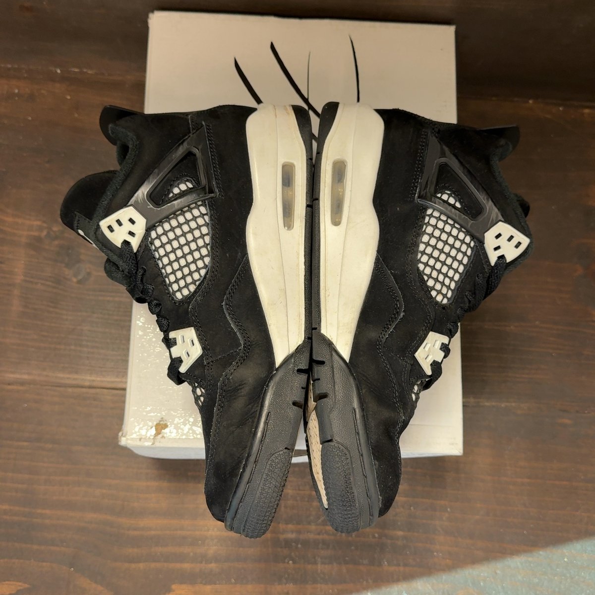 Jordan 4 Retro White Thunder (GS) Size 7Y (Pre-Owned) - aux