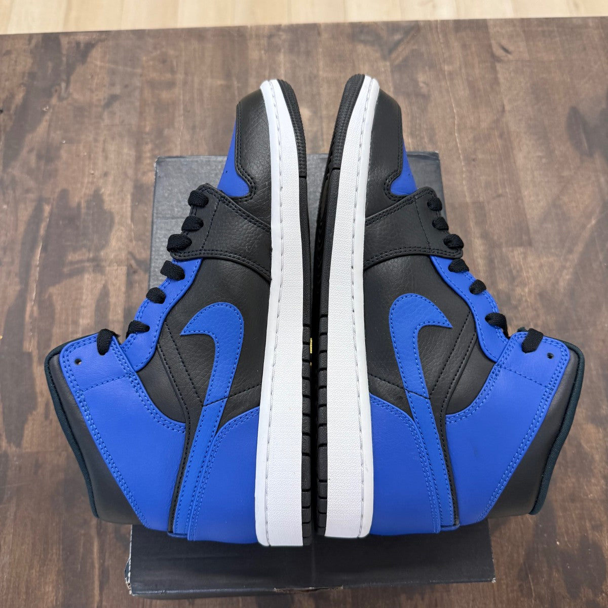 Jordan 1 Mid Hyper Royal Tumbled Leather - Image 4