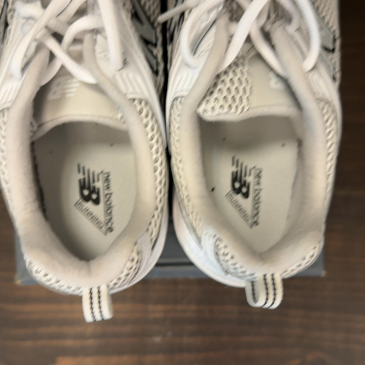 New Balance 530 White Silver Metallic Black Sole Size 6.5 (Pre-Owned) - Image 6